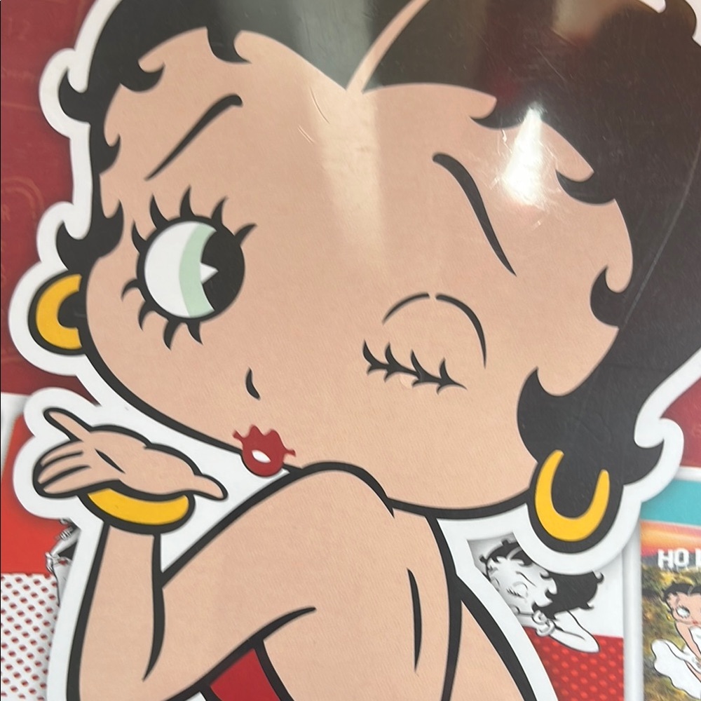 Betty Boop Red and White Puzzle Game - Picture 2 of 7